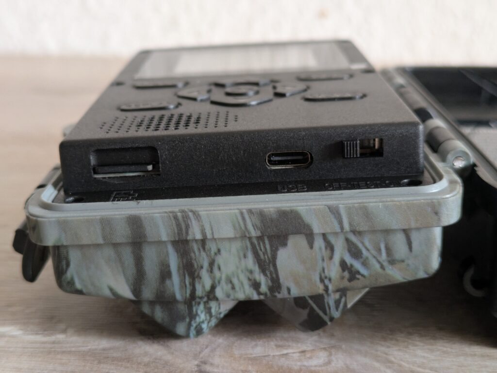 Haza PR800 Wildkamera geöffnet von unten