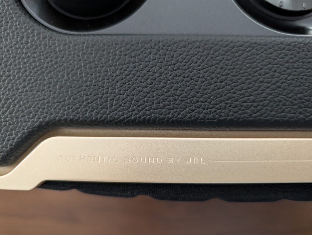 JBL Authentics 200 Smart Home Bluetooth-Lautsprecher aus der Nähe