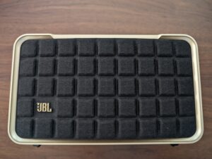 JBL Authentics 200 Smart Home Bluetooth-Lautsprecher von vorne