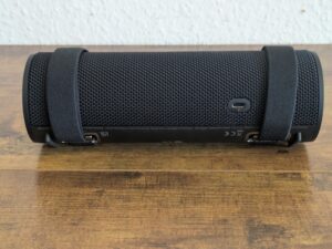 LG xboom Grab by will.i.am Bluetooth-Lautsprecher von hinten