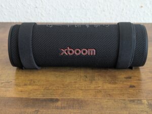 LG xboom Grab by will.i.am Bluetooth-Lautsprecher von vorne