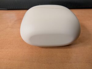 Ladecase des Panasonic RB-F10 Kopfhörers von unten