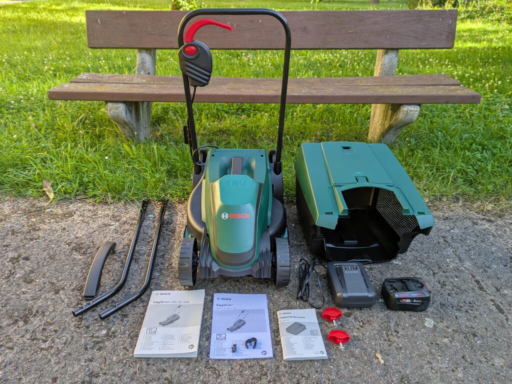 Lieferumfang des Bosch EasyMower 18V-32-200 Akku-Rasenmähers