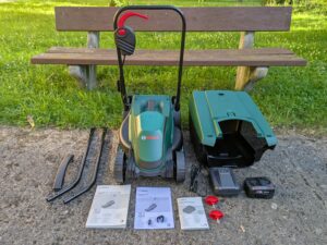 Lieferumfang des Bosch EasyMower 18V-32-200 Akku-Rasenmähers