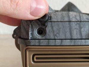 Netzanschluss der DEATTI DET T4 Wildkamera