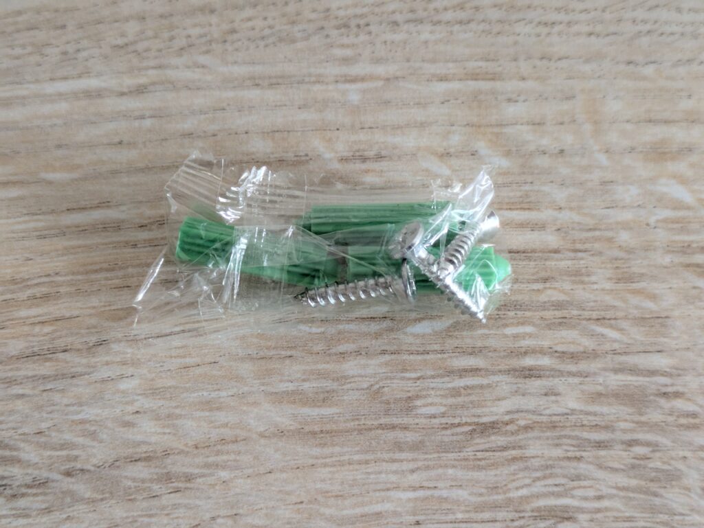 Schrauben der DEATTI DET T4 Wildkamera