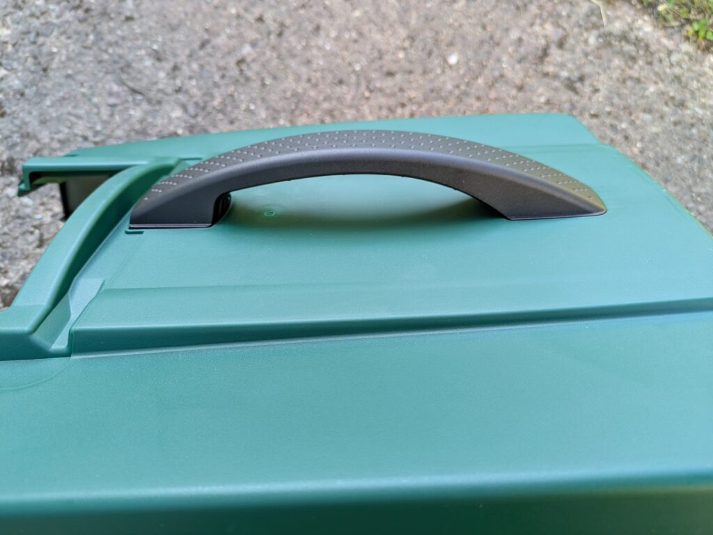 Tragegriff des Fangkorbs des Bosch EasyMower 18V-32-200 Akku-Rasenmähers