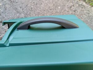 Tragegriff des Fangkorbs des Bosch EasyMower 18V-32-200 Akku-Rasenmähers