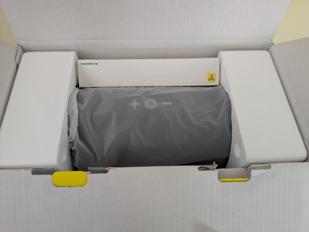 Tribit StormBox Lava Bluetooth-Lautsprecher in der Verpackung