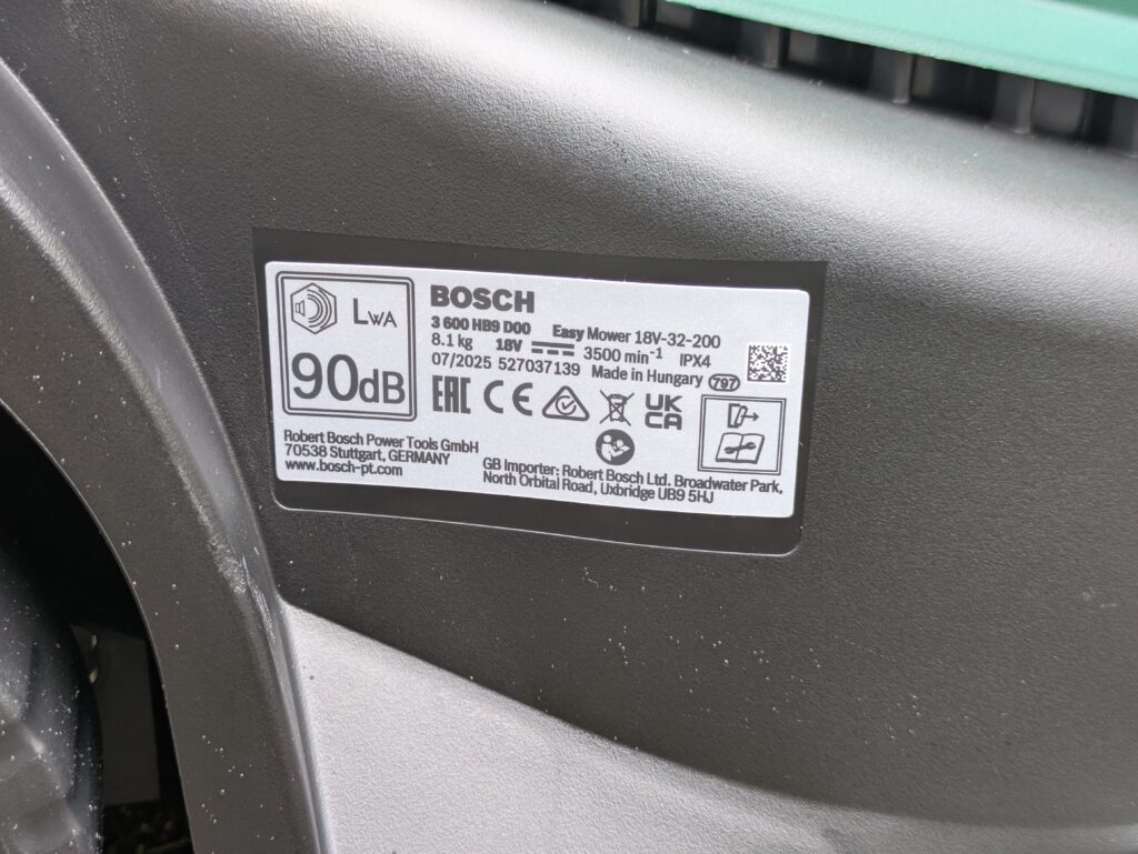 Typschild des Bosch EasyMower 18V-32-200 Akku-Rasenmähers