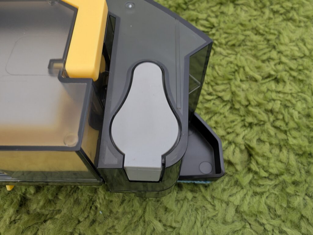 Venga VG RVC 3002 BK Wischroboter Deckel Wassertank geschlossen