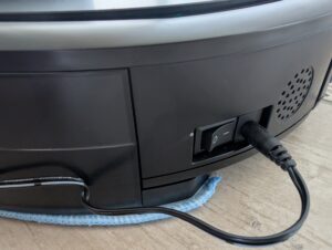 Venga VG RVC 3002 BK Wischroboter Laden am Gerät