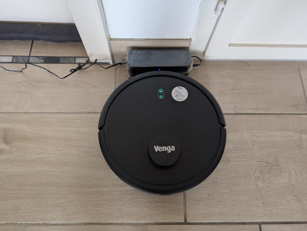 Venga VG RVC 3002 BK Wischroboter Laden in der Station