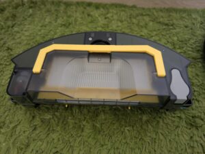 Venga VG RVC 3002 BK Wischroboter Wassertank mit eingesetztem Staubbehälter