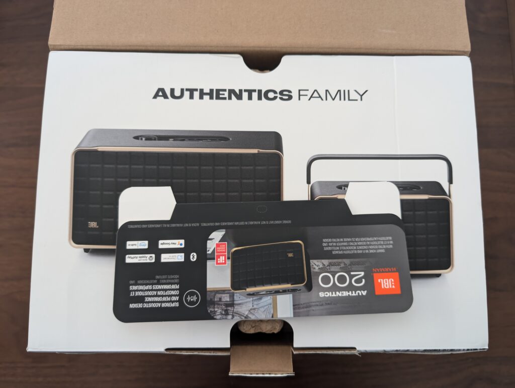 Verpackung JBL Authentics 200 Smart Home Bluetooth-Lautsprecher geöffnet