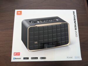 Verpackung des JBL Authentics 200 Smart Home Bluetooth-Lautsprechers