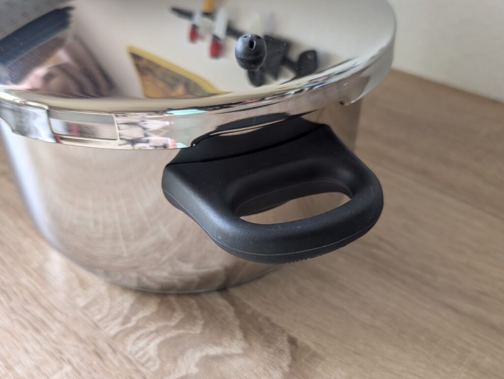 WMF Perfect One Pot Schnellkochtopf Griff