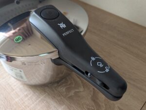 WMF Perfect One Pot Schnellkochtopf Griff und Verriegelung