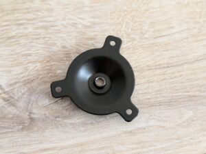 Wandsockel der Maxdone PH970S Wildkamera von unten