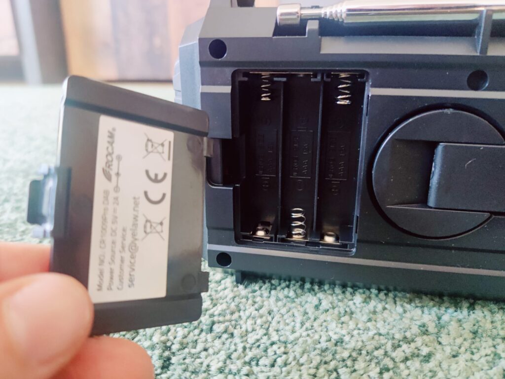 ROCAM CR 1009 Pro Kurbelradio Batteriefach