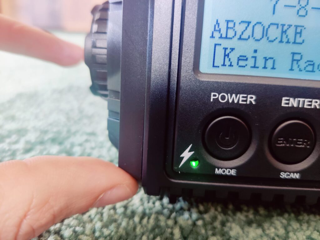 ROCAM CR 1009 Pro Kurbelradio Leuchtdiode bei gutem Empfang