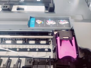 HP ENVY 6420e Tintenstrahldrucker Tintenfach Nahaufnahme