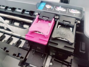 HP ENVY 6420e Tintenstrahldrucker Tintenpatronen eingesetzt