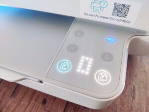 HP ENVY 6420e Tintenstrahldrucker Bedienfeld im Betrieb