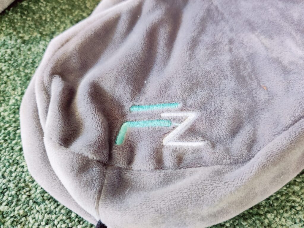 FLOWZOOM Air Nackenkissen Logo