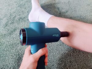 Beurer Antelope BOOM Massagepistole im Betrieb