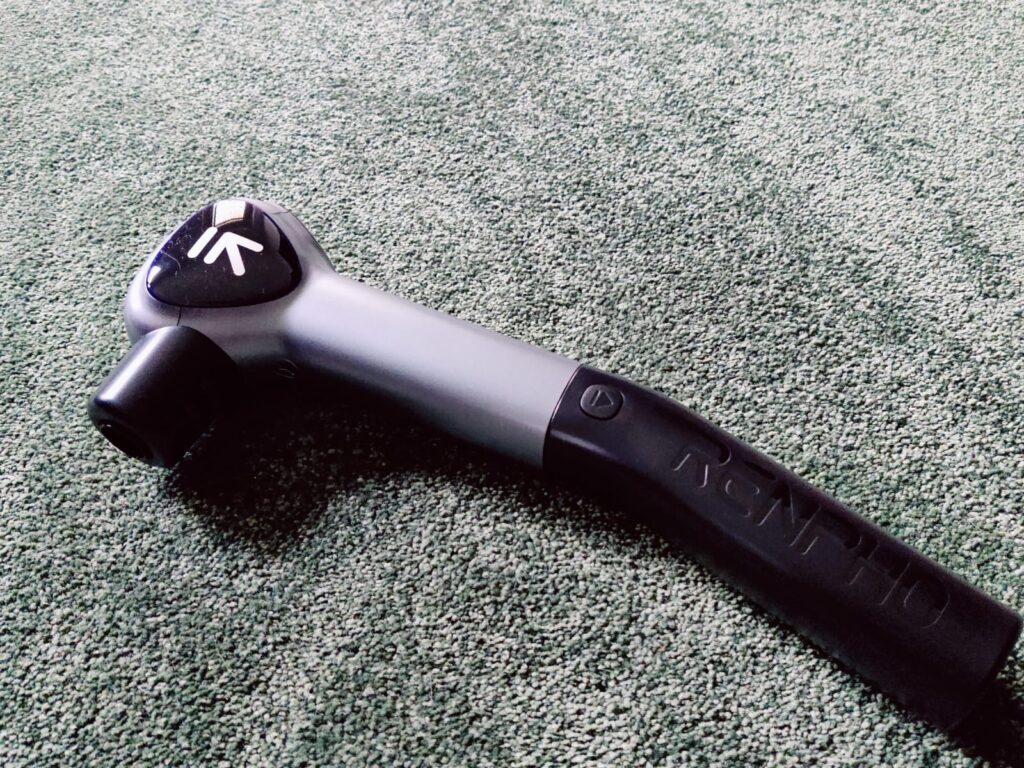 RENPHO Reach R-C007 Massagepistole mit montiertem Verlängerungsgriff