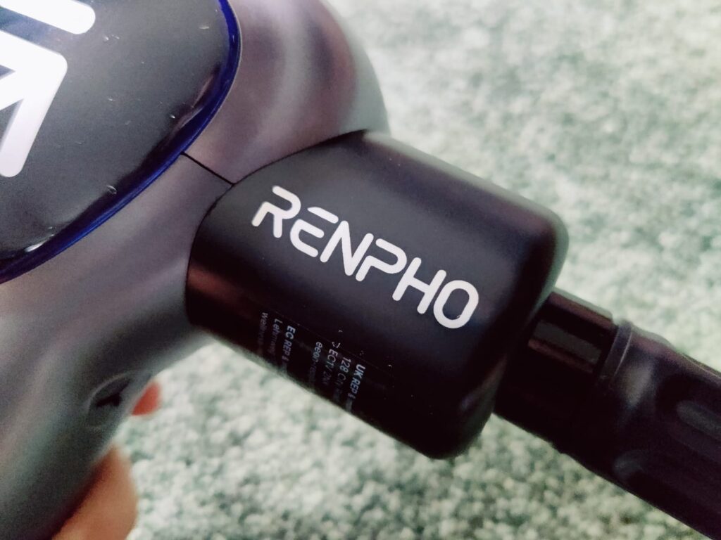 RENPHO Reach R-C007 Massagepistole Schriftzug