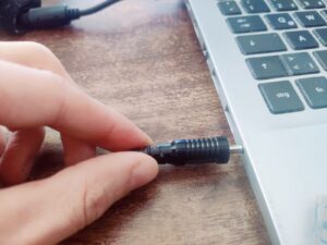 Philips Audio SHP2500/10 Over-Ear-Kopfhörer angeschlossen an Laptop