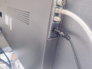 Philips Audio SHP2500/10 Over-Ear-Kopfhörer angeschlossen an TV