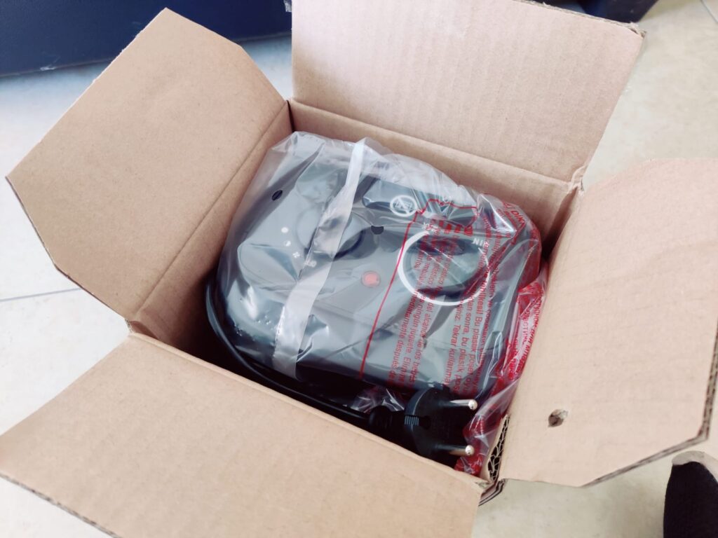 Pelonis PHF101BPBHDE Heizlüfter Verpackung geöffnet