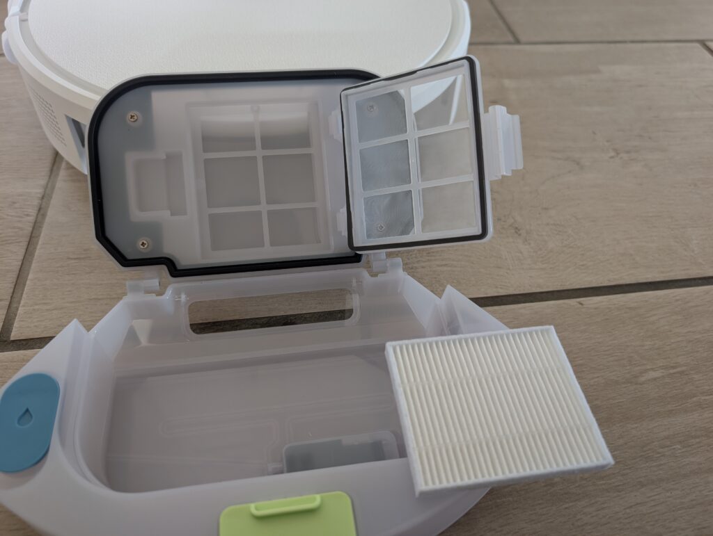 iRobot Roomba 105 Combo Wischroboter Filter entnommen