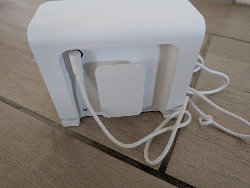 iRobot Roomba 105 Combo Wischroboter Kabelaufwicklung an der Ladestation