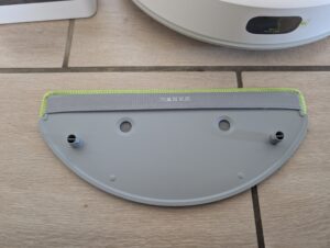 iRobot Roomba 105 Combo Wischroboter Wischplatte mit Wischtuch Ansicht von unten