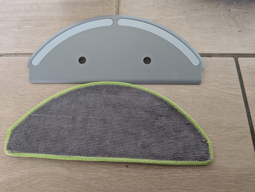 iRobot Roomba 105 Combo Wischroboter Wischtuch und Wischplatte