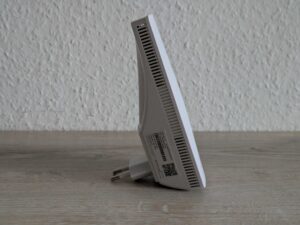 ASUS RP-AX58 AX3000 WLAN-Repeater von links