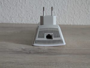 ASUS RP-AX58 AX3000 WLAN-Repeater von unten