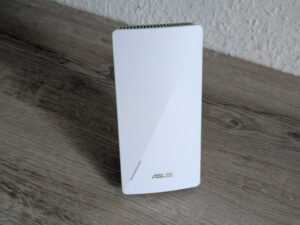 ASUS RP-AX58 AX3000 WLAN-Repeater von vorne