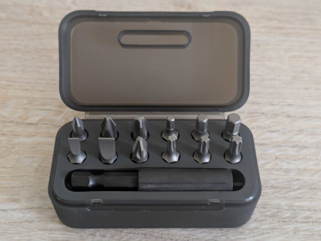 Bit-Schachtel des Mi Cordless Akkuschraubers geöffnet
