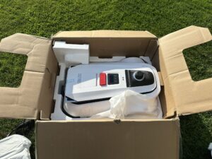 ECOVACS Goat A3000 LiDAR Mähroboter in der Verpackung