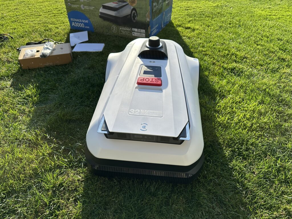 ECOVACS Goat A3000 LiDAR Mähroboter von hinten