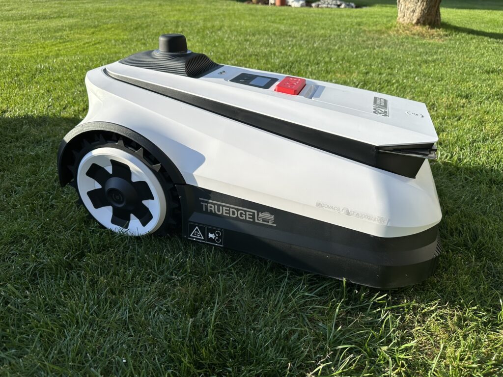 ECOVACS Goat A3000 LiDAR Mähroboter von rechts