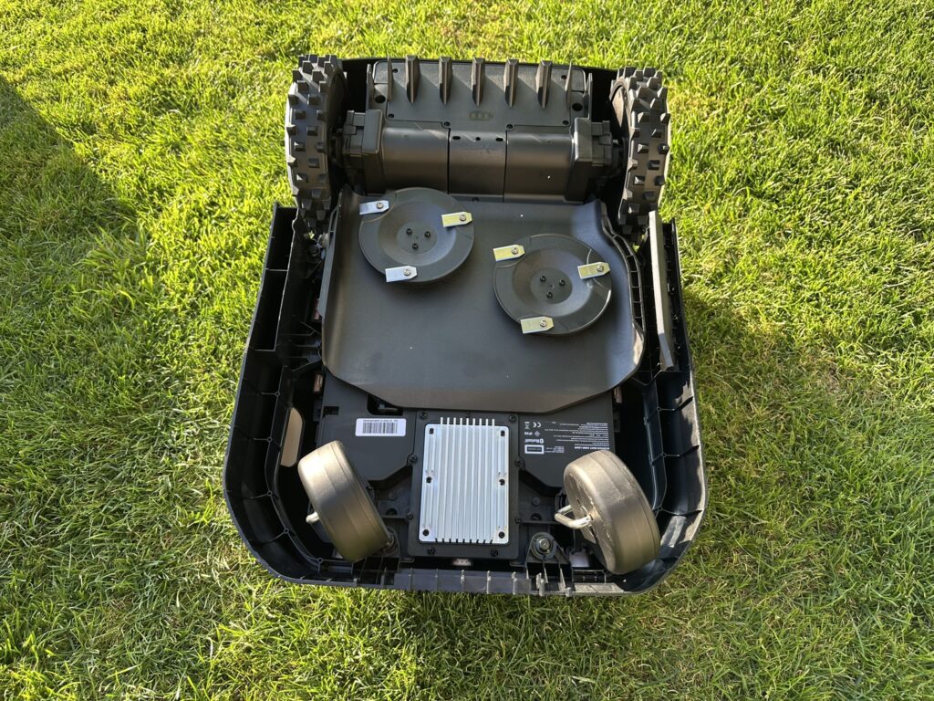 ECOVACS Goat A3000 LiDAR Mähroboter von unten