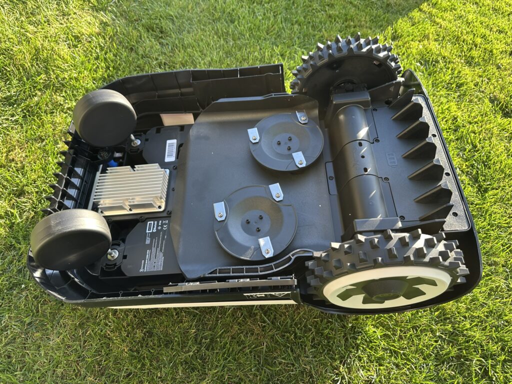 ECOVACS Goat A3000 LiDAR Mähroboter von unten (2)