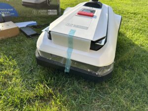 ECOVACS Goat A3000 LiDAR Mähroboter von vorne