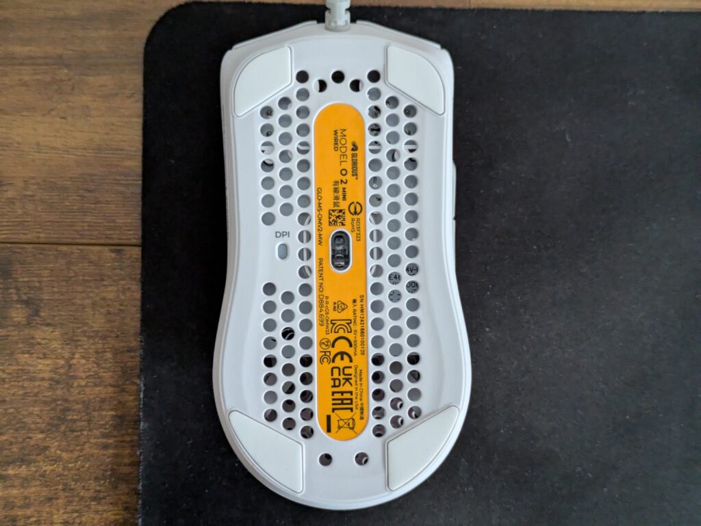 Glorious Model O 2 Mini Gaming-Maus von unten